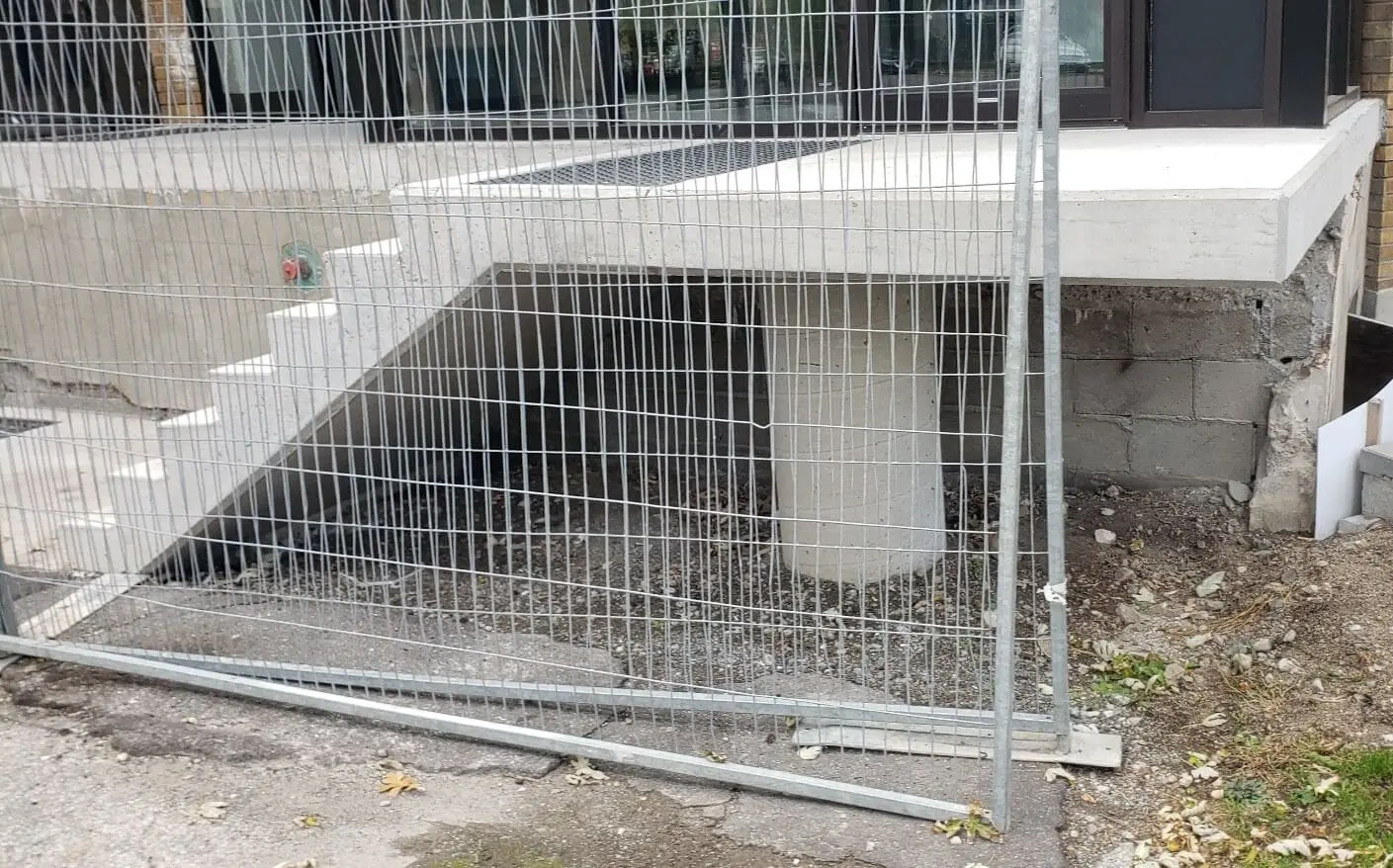 Weld Mesh Temporary Fence on the display