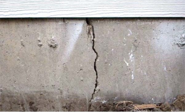 Foundation crackes