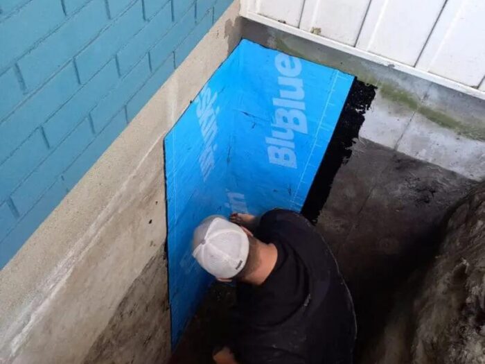 Waterproofing membrane going on inside the excavation