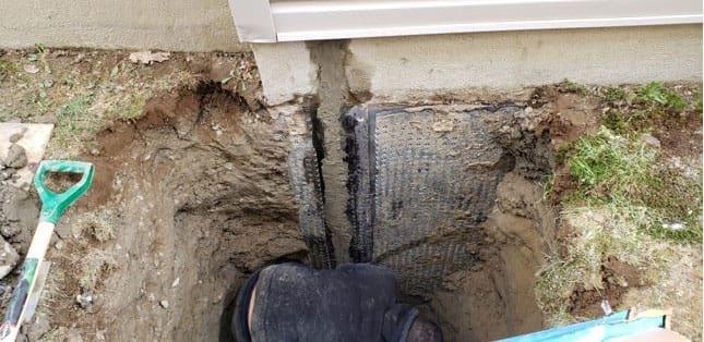 Weeping tile and dimple board at the footing