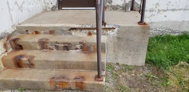 Resurfaced landing and step at an entrance